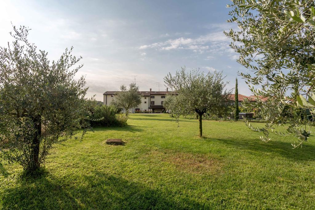 Agriturismo Al Tralcio Валеджо-суль-Минчо Экстерьер фото