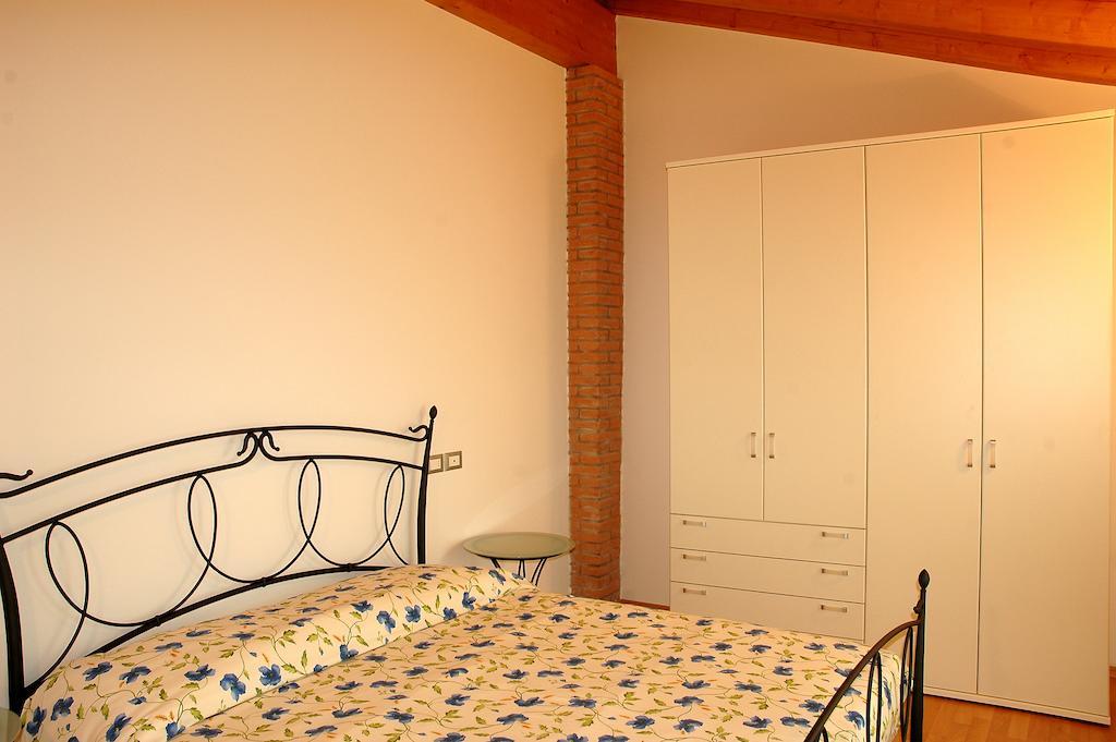 Agriturismo Al Tralcio Валеджо-суль-Минчо Экстерьер фото